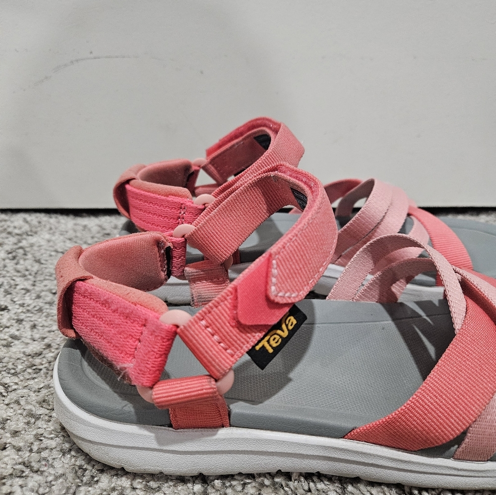 ❤️ SOLD ❤️ TEVA women's super cute sandals - Picture 2 of 5